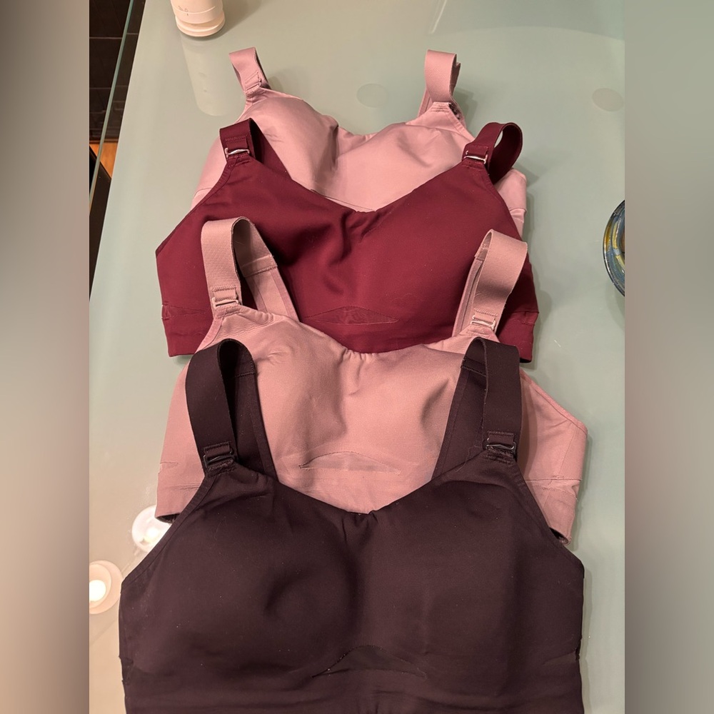 Lululemon Swift Speed Bra - High Support
Size 34D
Price below is for each bra